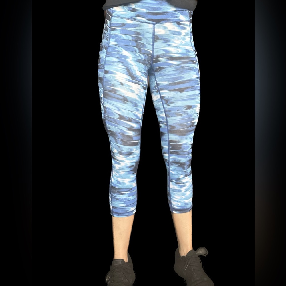 Size 4 lulu lemon leggings, multi blue colored.